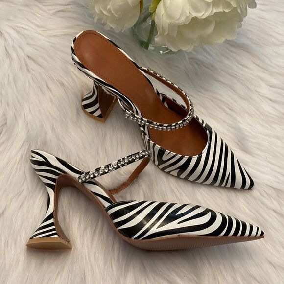 Zebra Print Discounted Pointed Toe Black and White Mules Sandals Shoes Size 7 - Picture 4 of 13